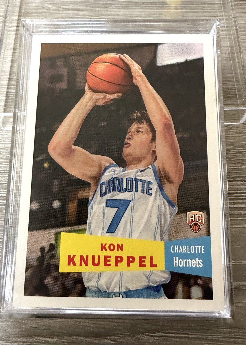 frontale00's tweet photo. Topps living setのコン・クニッペルが届きました。ダイジェストしか見たことないですが、3Pの打ち方が綺麗ですよね❗️黄色い封筒お待ちしています🟨 https://t.co/5RYcPuOuLh