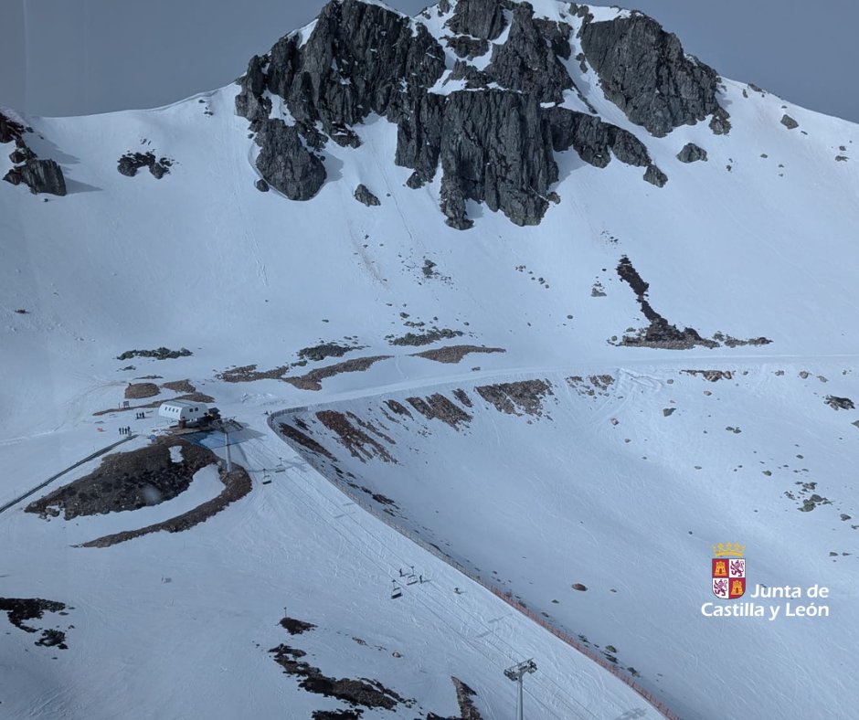 112cyl's tweet image. 🚞Hoy se ha realizado un simulacro en la Estación de Esquí de San isidro, en #PueblaDeLillo, #León.
Han participado:
✅Guardia Civil Cos
✅Bomberos de Diputación
✅Unidad Militar de Emergencias UME
✅Grupo de Rescate y Salvamento de la Agencia de Protección Civil de la @Jcyl