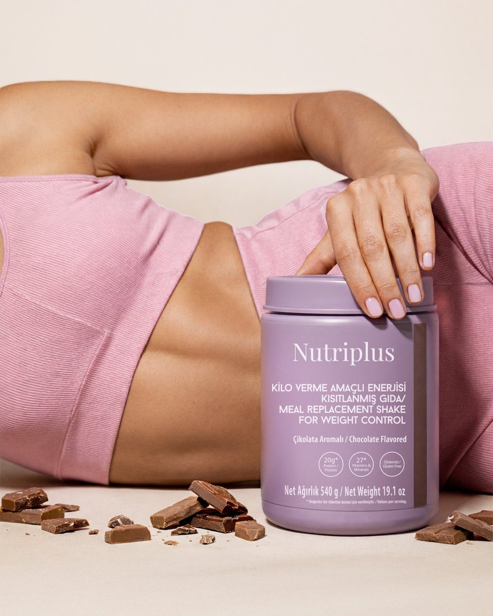 farmasi_Turkiye's tweet photo. Bedenine iyi bakmak, kendine verdiğin değerin bir parçası.💖
Kendinin en iyi haline dönüşme yolculuğunda dengeli ve doğru beslenme büyük rol oynar.
Nutriplus Shake, güçlü içeriği ve farklı aroma seçenekleriyle bu yolculukta sana eşlik etmek için yanında🤩
#Nutriplus #4Mart https://t.co/isqej3SuOV
