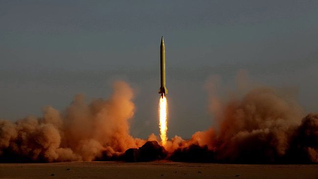 🚨 DERNIÈRE MINUTE — Un MISSILE BALISTIQUE tiré depuis l’IRAN et se dirigeant vers l’ESPACE AÉRIEN TURC a été INTERCEPTÉ et DÉTRUIT par les défenses de l’OTAN. La TURQUIE, membre de l’alliance, confirme l’incident.

Le missile aurait SURVOLÉ l’ESPACE AÉRIEN IRAKIEN ET SYRIEN