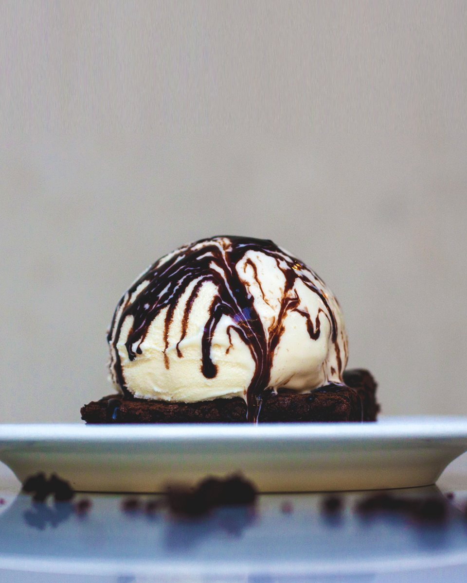 The only thing better than a brownie is a Brownie ala Mode! Our brownies are guaranteed #BakedFreshDaily, and can be topped with vanilla ice cream and drizzled with chocolate syrup. Available at our stores in BGC, Opus Mall, Ayala Malls Vertis North, and Molito. #MBakery