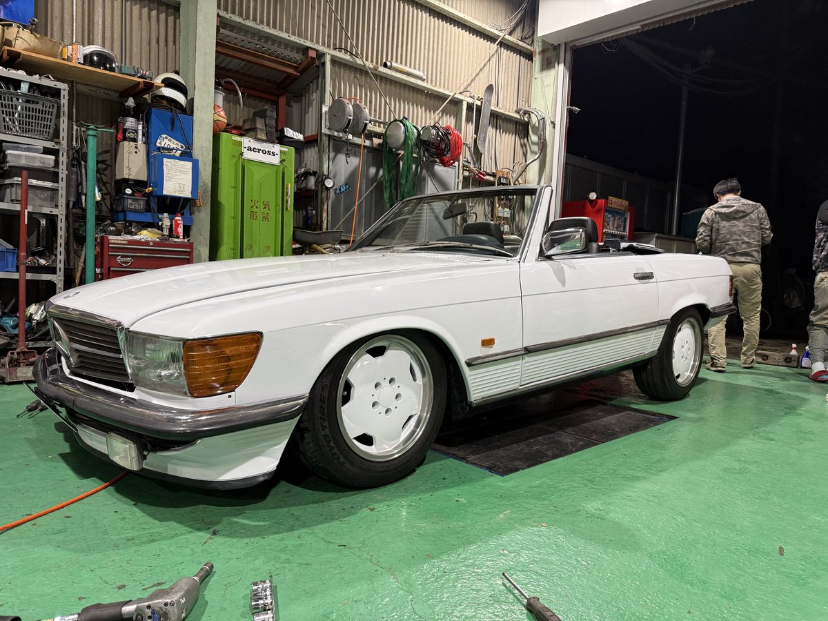 R107ベンツ カッコいいけどやりすぎぢゃなー