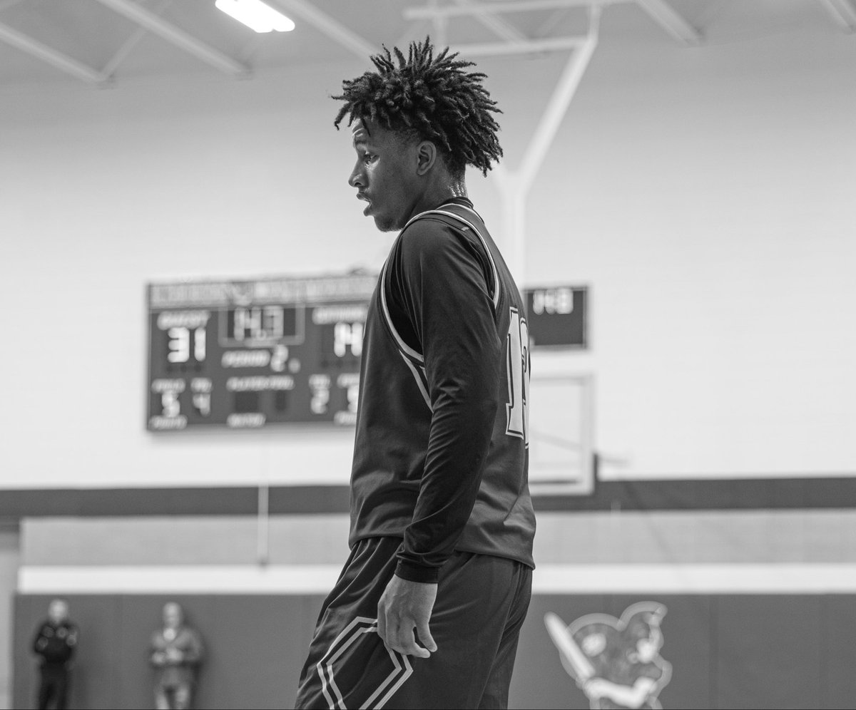 Makorean_a's tweet photo. As I close this season of basketball I give all praise and honor to my lord and savior Jesus Christ. Secondly, I want to personally thank everyone for being there for me last Friday.Thank you coaches and my teammates our brotherhood will forever be strong #carriedbyculture #13out https://t.co/A3wP8DV3xP