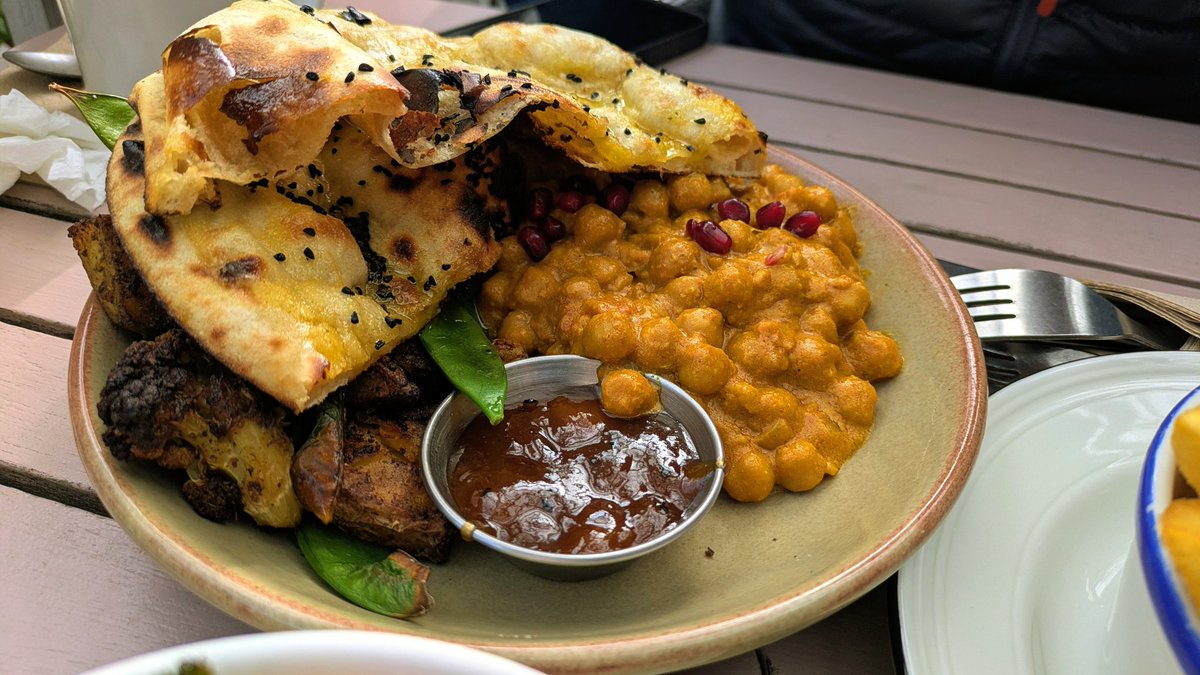 VeganOlive1's tweet image. Gorgeous lunch at #ChestersByTheRiver Skelwith Bridge Ambleside #Vegan #Plantbased 🌻🌱😋👌♥️ loads of cakes too 😋👌♥️🌱🌻