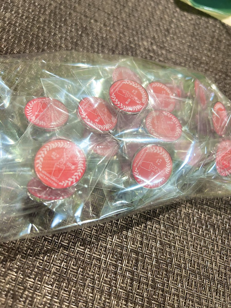 DiceStackAsso's tweet photo. 大会出場者に配る
参加賞のピンバッジが届きました！

#全国ダイススタッキング大会 https://t.co/sCguoGA15f