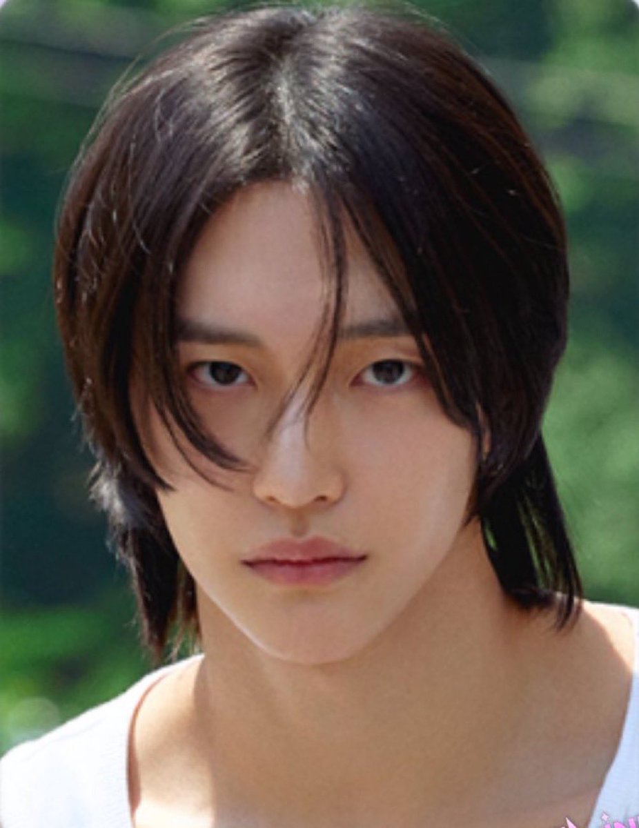 พอเทียบตอนเข้าเอสเอมมากับตอนเดบิวต์ ทรงผมเปลี่ยนลุคแบบที่วอนบินบอกจริงๆ ที่เคยพูดประมาณว่าผมตอนผมสั้นมันแอบธรรมดาไปหน่อย555555555แต่ตอนนี้ผมทรงไหนก็หล่อหมดเลยน้า🥺