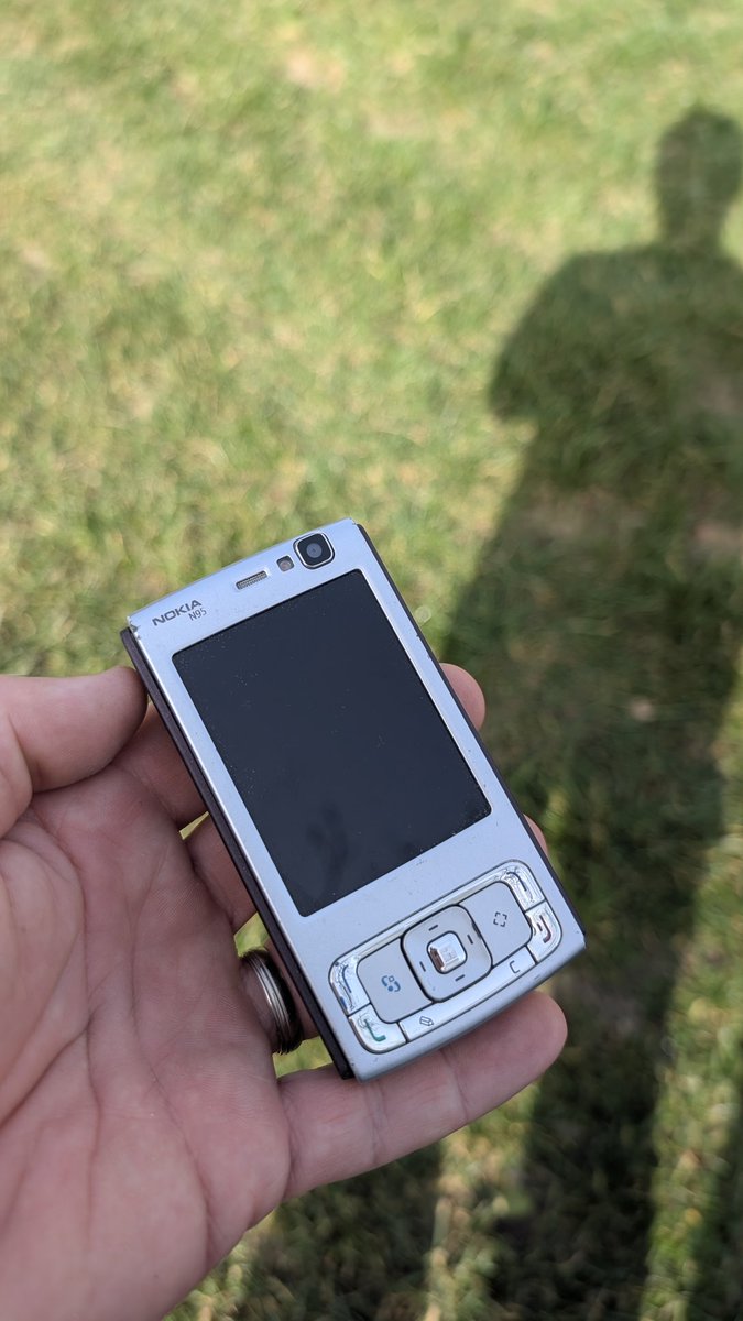 ben_jinator's tweet image. Relique des temps anciens!

Le Nokia N95 les amis.

#Nokia
#N95
#Vintage

Stay Yourself 🤘