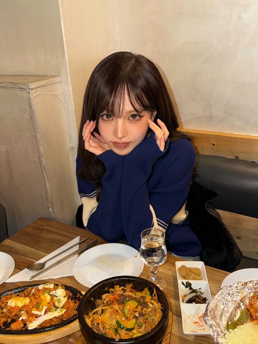 𝑛icheline 𝑧oe. tweet media