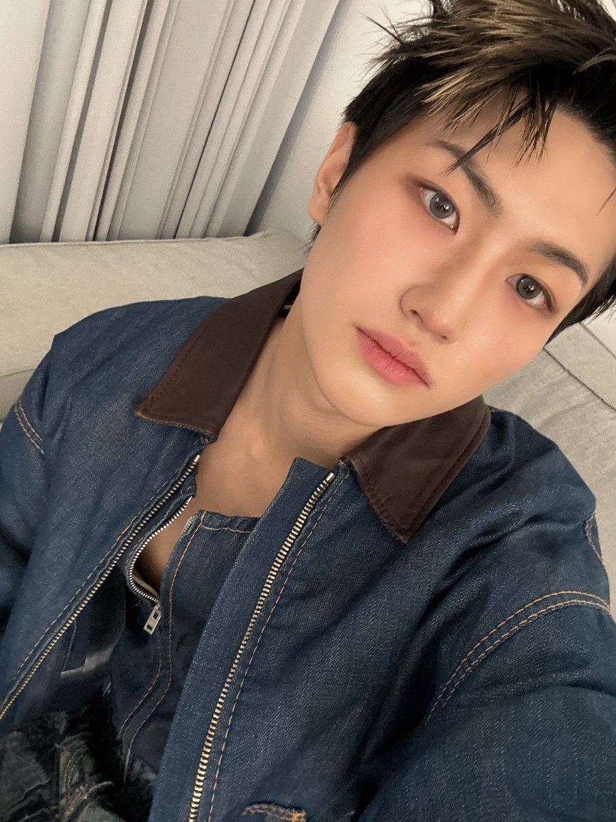 TNX_twt's tweet photo. W Korea 😎✌️

#TNX 
#최태훈 #TAEHUN https://t.co/MlZxUPRHiv