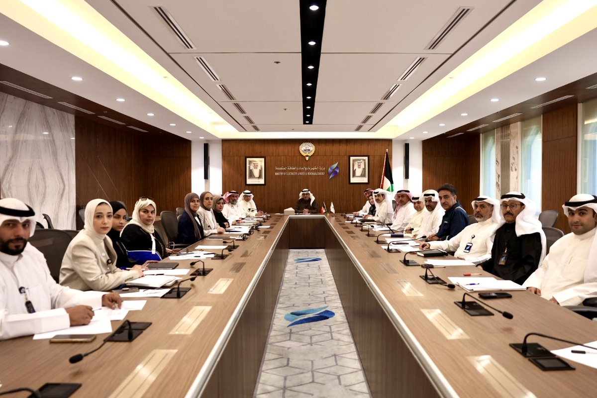 وزير الكهرباء والماء والطاقة المتجددة د. صبيح المخيزيم يبحث مع قياديي الوزارة جاهزية واستعداد مختلف القطاعات في ظل الظروف الراهنة

- الاجتماع تضمن متابعة أضرار الخطوط الهوائية نتيجة تعرضها لشظايا واستعرض تقارير الفرق الفنية وآليات الإصلاح المنفذة

kuna.net.kw/ArticleDetails…

#كونا