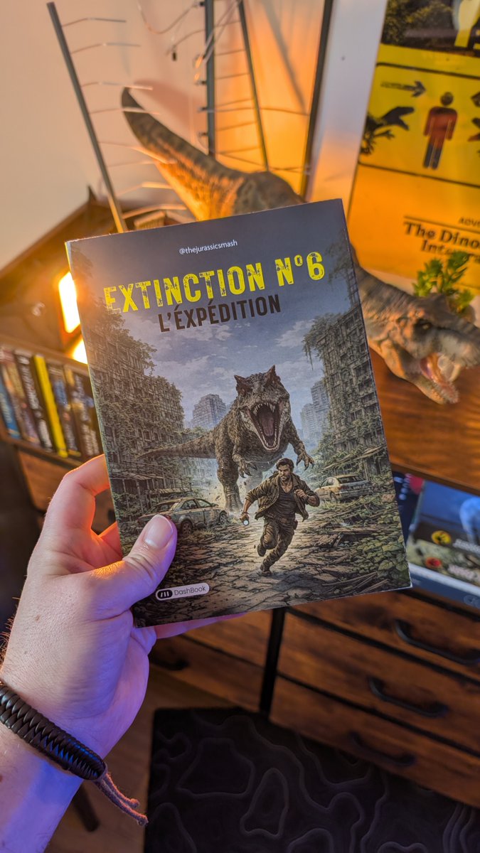 Depuis 7 ans, j'écris mon premier roman de science fiction que je viens de terminer !💪

Mais tout peut s'arrêter : pour que mon livre soit publié, j'ai besoin de 150 précommandes ! Donc si vous voulez lire un roman SF avec des dinosaures :  
dashbook.fr/book/extinctio…