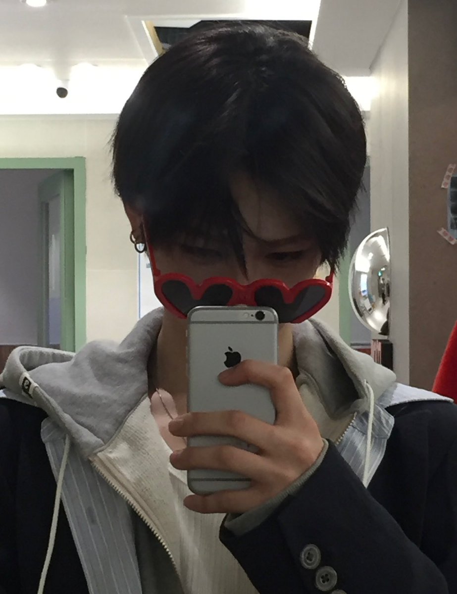 atnxin's tweet photo. the mirror gave me a mission to serve and i wasn’t even trying https://t.co/GX7ARcuVrz