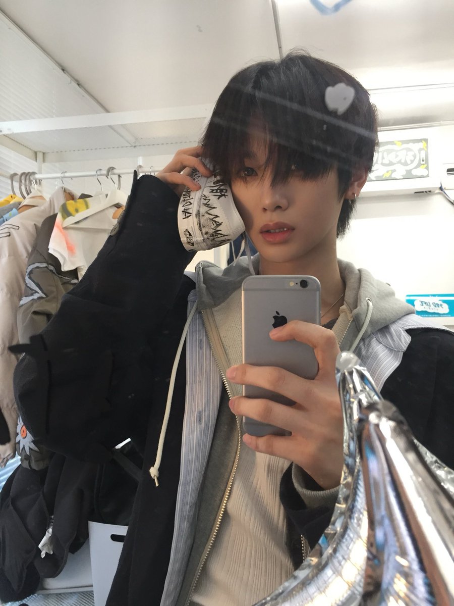 atnxin's tweet photo. the mirror gave me a mission to serve and i wasn’t even trying https://t.co/GX7ARcuVrz