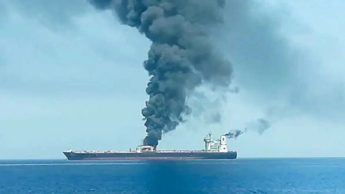 Anzal26's tweet photo. 🇱🇰⚡🇮🇷
A submarine strike on an Iranian ship near Galle has left at least 101 missing, 1 dead, and 78 injured. Sri Lankan Navy rescued 79 people; the vessel has sunk. Rescue operations are ongoing. https://t.co/NFVNO2y4GK