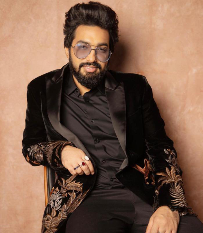 bolly_talkies's tweet photo. I may be wrong, but I feel music composers and producers should be giving more opportunities to #SachetTandon over #VishalMishra.

I understand that not every song can be sung by #ArijitSingh or #SonuNigam, but the choice for the third spot should be made carefully.

If we look at the data, the handful of songs Sachet has delivered in the last few years have remained more relevant than Vishal’s.

Also, Sachet, in my opinion, hits high notes with a different impact compared to Vishal.