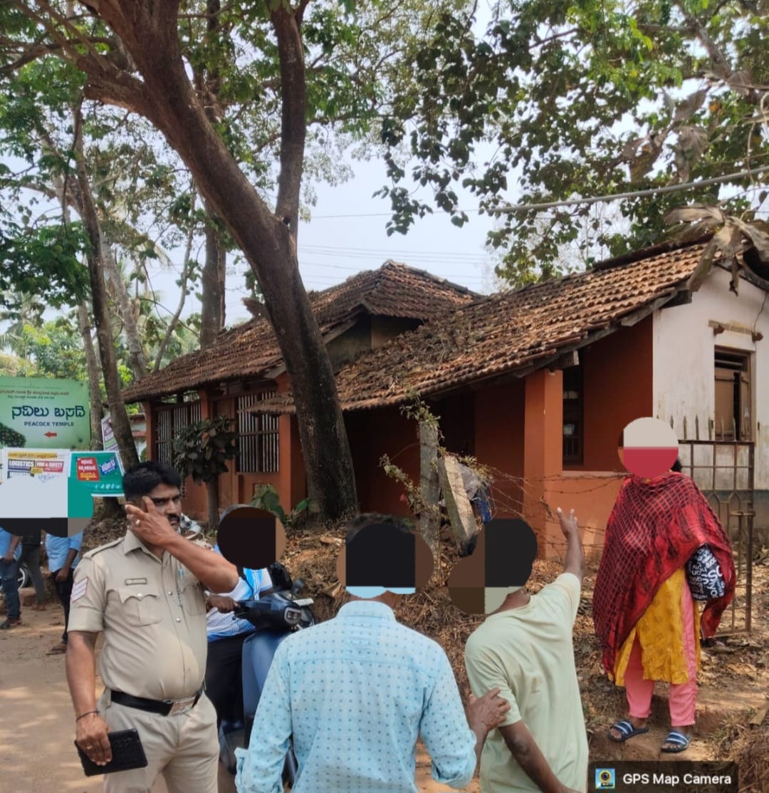 ದಿ 03.03.2026 ರಂದು ನವಿಲು ಬಸದಿ ಎಂಬಲ್ಲಿ ವ್ಯಕ್ತಿಯೋರ್ವ ಅಮಲು ಪದಾರ್ಥ ಸೇವನೆ ಮಾಡಿ ಮನೆಯವರೊಂದಿಗೆ ಗಲಾಟೆ ಮಾಡುತ್ತಿರುವ  ಬಗ್ಗೆ 112 ಗೆ ದೂರುಬಂದ ಮೇರೆಗೆ ಸ್ಥಳಕ್ಕೆ ತೆರಳಿ ವಿಚಾರಿಸಿ ಸದ್ರಿ ವ್ಯಕ್ತಿಗೆ ಸೂಕ್ತ ಕಾನೂನು ತಿಳುವಳಿಕೆ ನೀಡಿ, ಮುಂದಕ್ಕೆ ಈ ರೀತಿ ಮಾಡದಂತೆ ಎಚ್ಚರಿಕೆ ನೀಡಲಾಗಿದೆ. <a href="/112Karnataka/">112Karnataka</a> <a href="/spdkpolice/">Dakshina Kannada District Police</a>