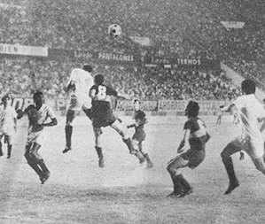 BocaEnLaCopa's tweet photo. #UnDíaComoHoy en 1971 #Boca empató 0-0 con #Universitario de Deportes por la 3° fecha de la Fase de Grupos de la Copa #Libertadores en el Estadio Nacional de Lima 🇵🇪

Ambos venían de enfrentarse en la edición pasada de la Copa Libertadores por la Fase de Grupos Semifinal. https://t.co/8XYRzkP090
