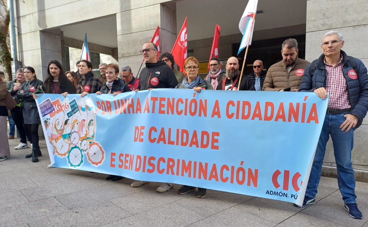 galizaCIG's tweet photo. 🗣️Demandan máis persoal na #SeguridadeSocial en #Pontevedra para garantir o dereito á atención presencial
📢A CIG-Administración Pública mobilizouse diante do organismo estatal para reclamar tamén a eliminación da cita previa obrigatoria
ℹ️ https://t.co/gz48iYegYE
#TXSS https://t.co/MzuopSZndw