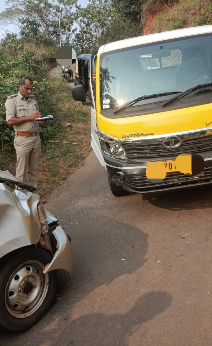 ದಿ 03.03.2026 ರಂದು ಕಕ್ಕೆಪದವು ಎಂಬಲ್ಲಿ ವಾಹನಗಳು ಅಪಘಾತವಾಗಿರುವ ಬಗ್ಗೆ 112 ಗೆ ದೂರು ಬಂದ ಮೇರೆಗೆ ಸ್ಥಳಕ್ಕೆ ತೆರಳಿ ವಿಚಾರಿಸಿ ವಾಹನಗಳ ಸುಗಮ ಸಂಚಾರಕ್ಕೆ ಅನುವು ಮಾಡಲಾಗಿದೆ, ಮುಂದಿನ ಕ್ರಮಕ್ಕಾಗಿ ಬಂಟ್ವಾಳ ಗ್ರಾಮಾಂತರ  ಪೊಲೀಸ್ ಠಾಣೆಗೆ ಮಾಹಿತಿ ನೀಡಲಾಗಿದೆ. <a href="/spdkpolice/">Dakshina Kannada District Police</a> <a href="/112Karnataka/">112Karnataka</a>