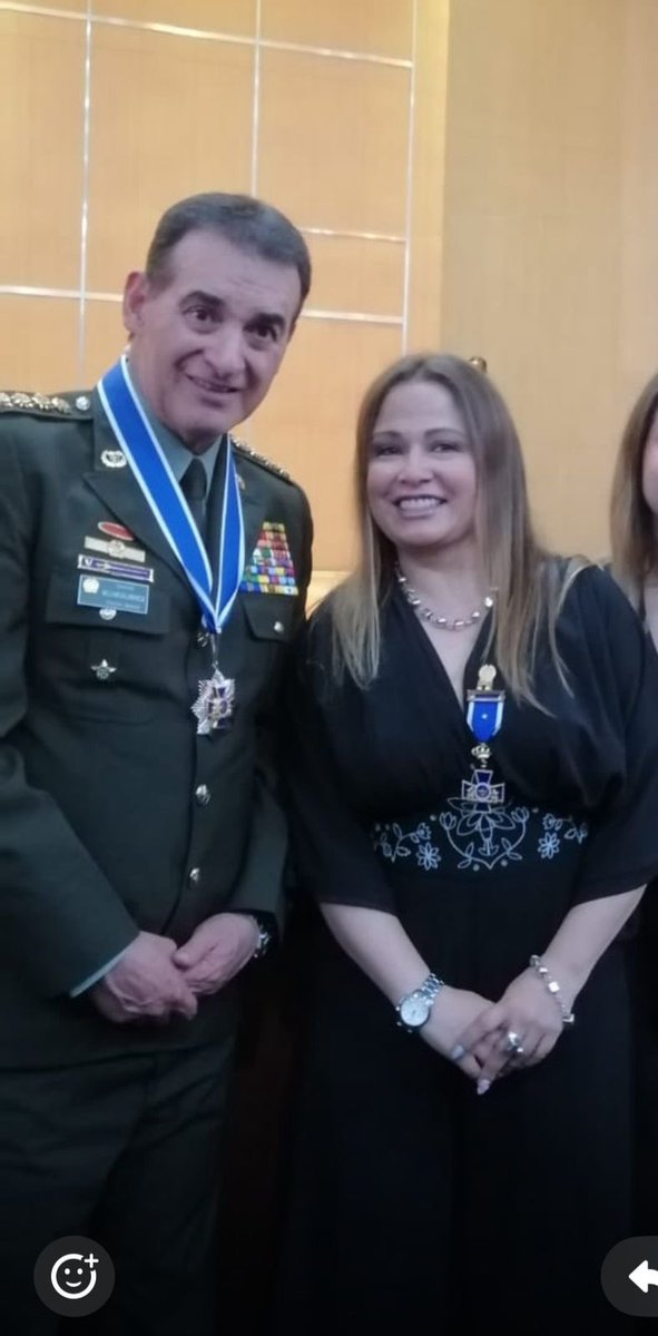 <a href="/estoescambio/">Cambio</a> Esta es la fiscal Paola Londoño. Solicitó la captura de alias “Papá Pitufo”. Días antes, fue condecorada y en palabras de ella, objeto de invitaciones a desayunos y cenas por parte del entonces ministro Iván Velásquez Gómez y del general William René Salamanca Ramírez.

La fiscal