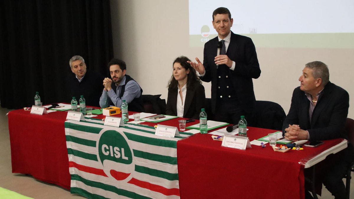 Cisl_Lazio's tweet photo. Enrico Coppotelli interviene oggi al Seminario Formativo della CISL di Viterbo su "Welfare, Partecipazione e Confederalità".
Grazie ad Elisa ed alla sua squadra per l’eccellente lavoro che sta svolgendo per rafforzare il dialogo e la collaborazione sindacale. https://t.co/2OPwYK9D3e