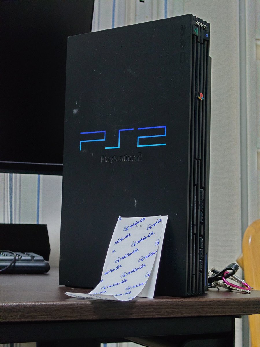 haru101J's tweet photo. 今日は特に予定もなくて、なんとなくブックオフでPS2を買いました。
そのあと「いつ発売されたんだろう？」と思って調べてみたら、2000年3月4日。
そして今日は2026年3月4日。
ちょうど26年後の同じ日でした。
さすがにびっくり。こんなタイミングある？ちょっと運命感じました😂
#PS2 
#PlayStation https://t.co/MHTBYvF9pB