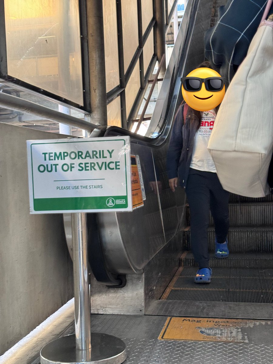 dangmacapagal's tweet photo. @officialLRT1 kailan niyo po aayusin tong escalator sa Balintawak station? More than a month na itong “temporary out of service”. https://t.co/CzbnYeOomt