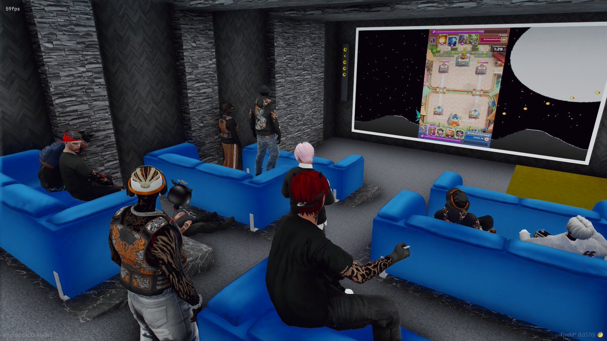 Quién iban a ser sino los del Stage poniendo a 2 bandas a pegarse en el clash royale.

Cada día me siento más afortunado del punto en el que estamos.