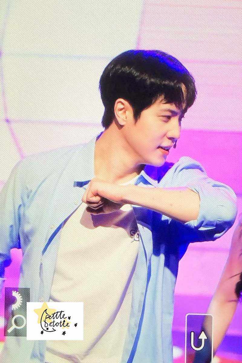 260304 뮤지컬 써니텐

우산까지 잘 도와줫네 준호씨.. 

#위아이 #김동한 #WEi #동한 
#잘했동한 #ドンハン #KIMDONGHAN #써니텐