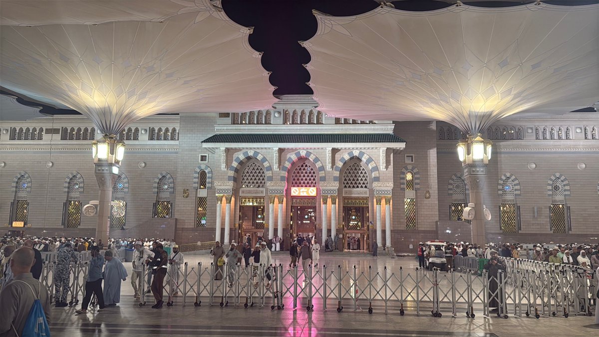 Hadithoftheday's tweet photo. Look how quiet the streets of Madinah https://t.co/PKqIPB80wJ