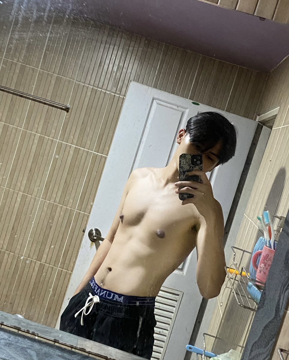 สุดหล่อมาเเล้ว tweet media