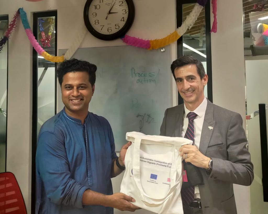 FRauBangladesh's tweet image. Chargé d’Affaires Frédéric Inza 🇫🇷 met #BRAC’s Shariful Islam Hasan, discussed migration opportunities &amp;amp; challenges, including reintegration of Bangladeshi returnees. France emphasizes safe, orderly migration &amp;amp; respectful of #HumanRights.

facebook.com/share/p/1Fpahk…