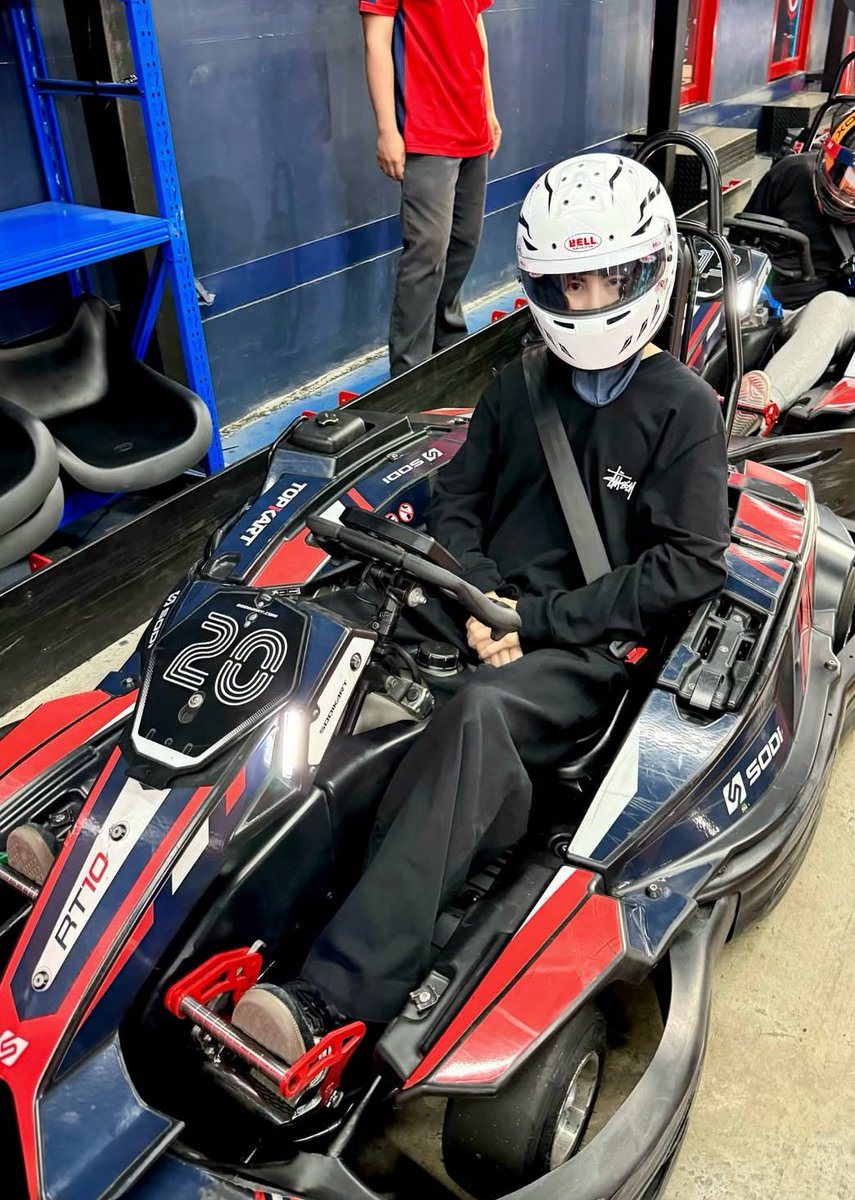 หมวกใหญ่กว่าตัวนางอีกเท่แล้วลูก