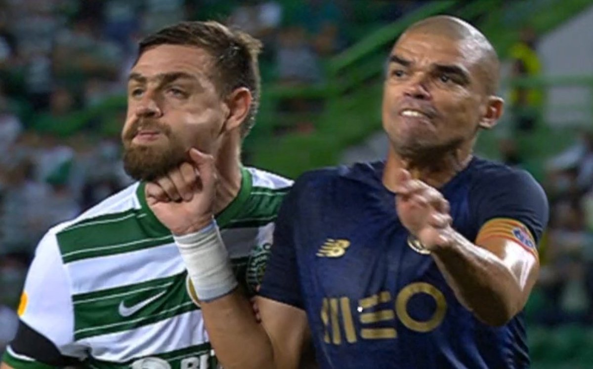 DiogoRodrigue09's tweet photo. @FCPorto Esqueceram se destas , cambada de corruptos https://t.co/Q2MhUBpXah