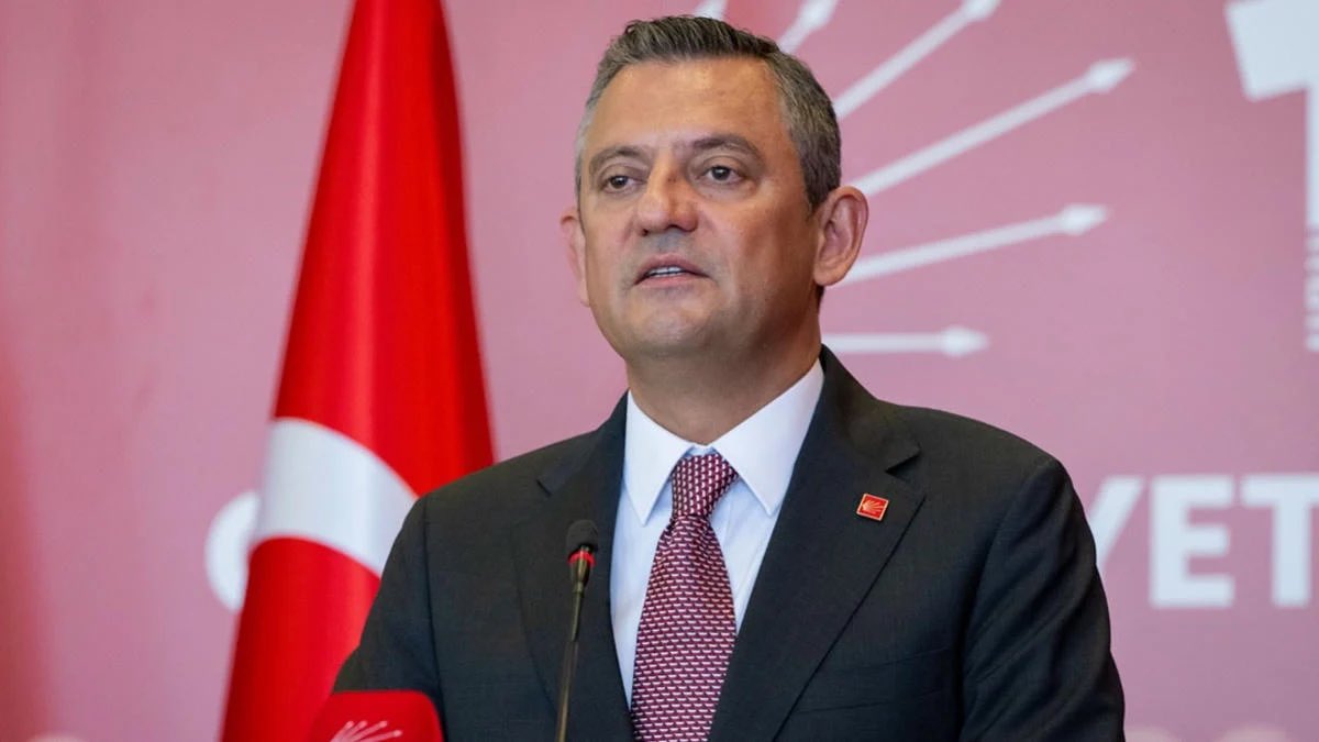 Bize kim saldıracak diyen adama oy verdiler!

Şimdi de füze denemeleri balıkları korkutuyor diyen adama oy verecekler! 

Kitle öyle güdülmüş ki her türlü veriyorlar değişen bir şey yok…