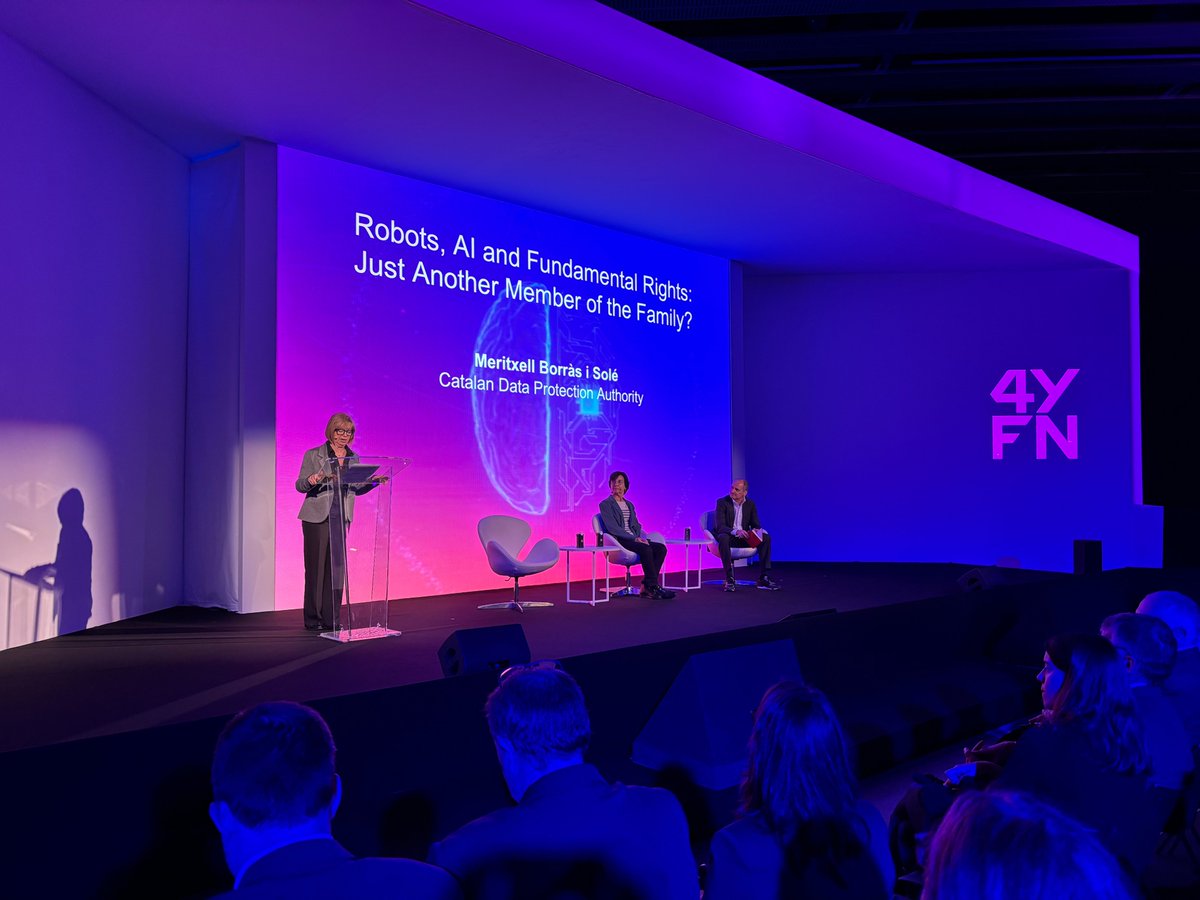 apdcat's tweet photo. 🤖 Robòtica ètica i confiable, al #MWC2026.

Conferència amb @txellborras i l'experta en IA i robòtica Carme Torras i Genís, moderada per Xavier Urios.

La innovació només és transformadora si situa les persones al centre.

+info: https://t.co/EuqM174zRr https://t.co/m4jlAzA9Nr