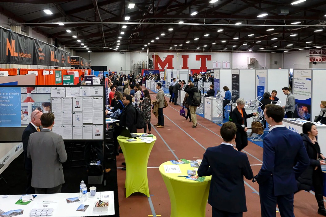 ERC_Research's tweet photo. Thinking about doing research in Europe?
Meet the European Research Council at the MIT European Career Fair πΊπΈ
#MITECF is largest EU-focused career fair in the United States!
π
5β8 March 2026
π MIT, Cambridge, MA
Full info π https://t.co/IsSuguKYcT
#ChooseEurope https://t.co/AlDcMiTUXM
