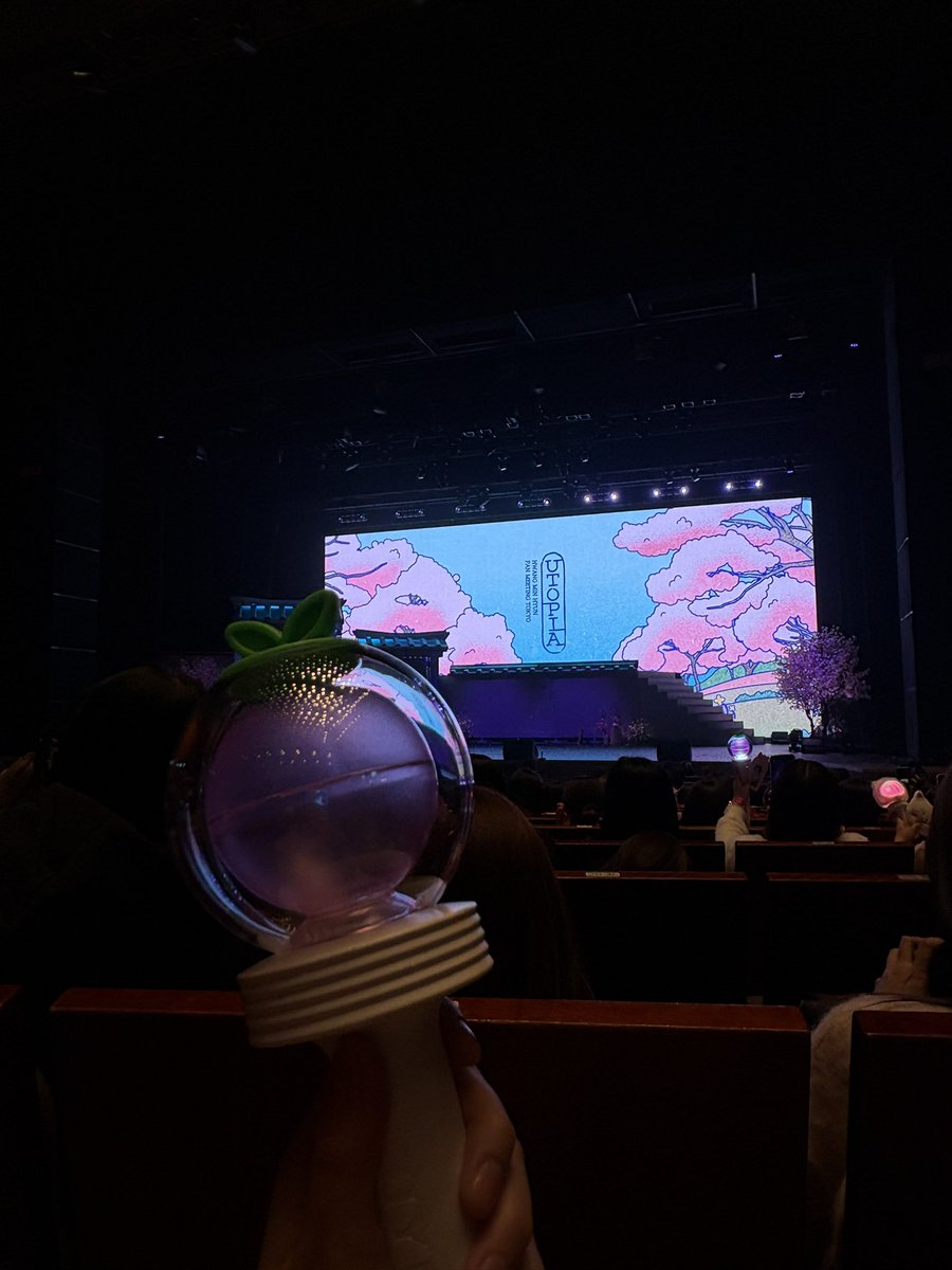 uarenoir's tweet photo. え、本当に最高すぎたよ
まず最初から最後までずっと日本語話してる時点で口空いたし、選曲もあらゆる환도を考えて選曲してたしマジで神だよ？？？
日本語の練習も毎日食事掃除の時でもポッドキャスト聞いてたって言ってたし、本当に人間として出来過ぎだよ...ミニョン隊長...私も見習いますね... https://t.co/oRNVUErdwF