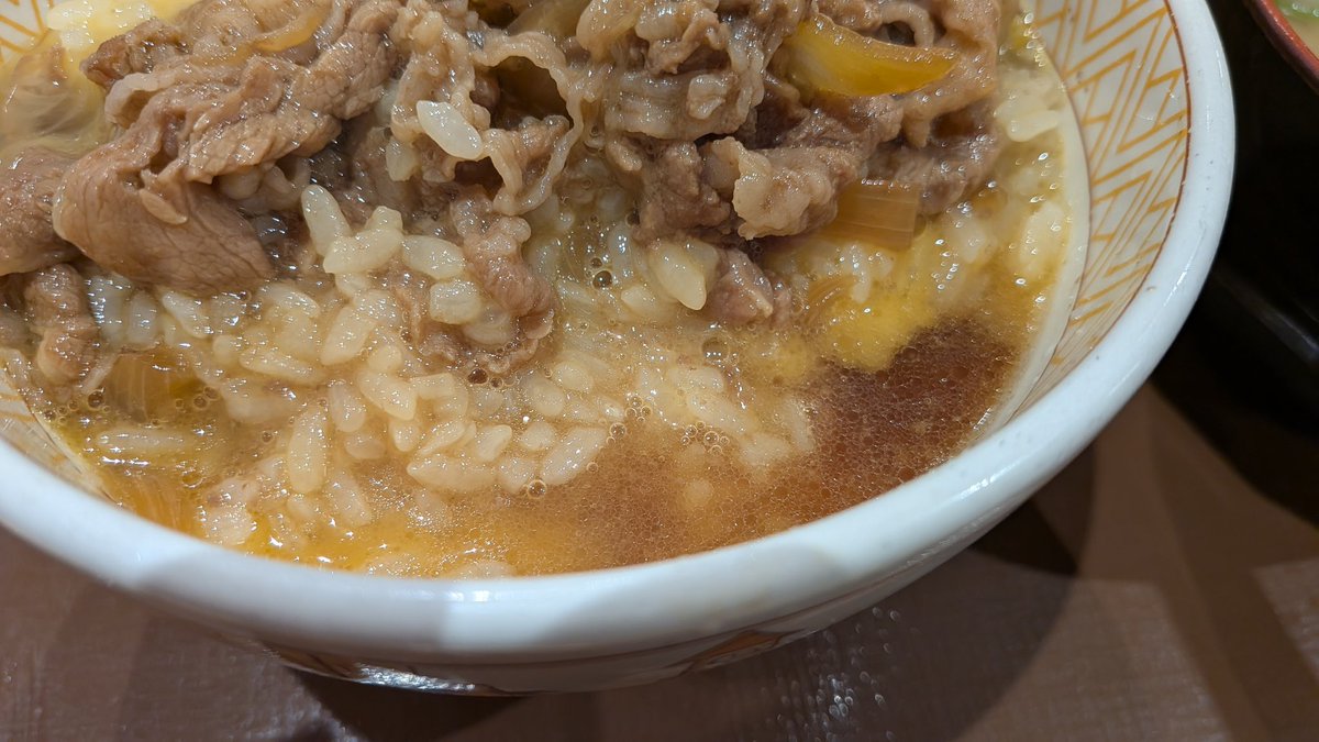 rainman1218's tweet photo. 調べたらx界隈ではふつーに出てくるな！すき家のアタオカつゆだく。
確かにつゆだくで頼んだけども！おかしいだろ笑 https://t.co/JugOnMZbBG