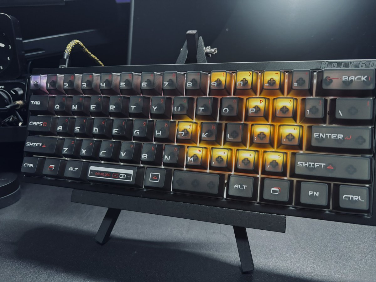 鵲いなば＠黒好き大学生のデスク＆デバイスメモ tweet media