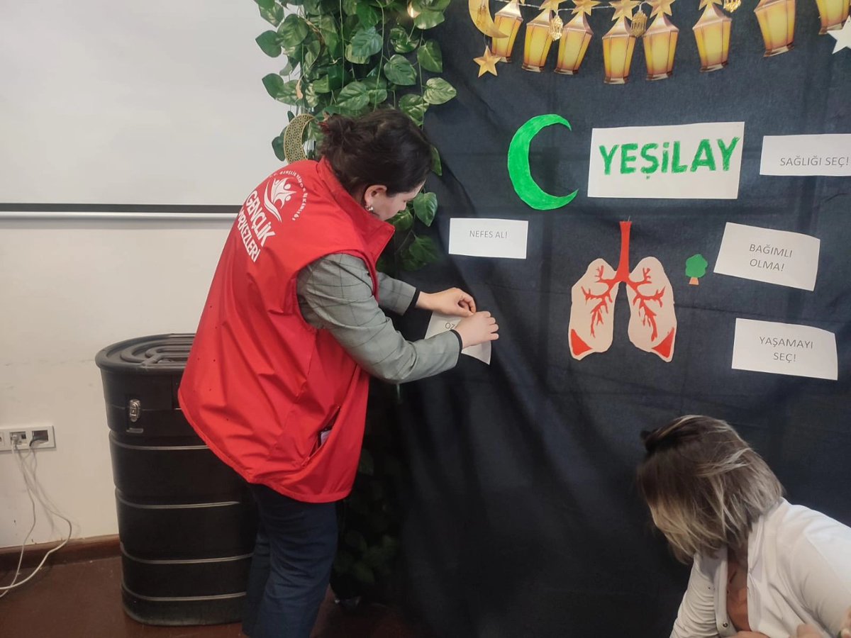 1-7 Mart tarihlerinde kutlanılan Yeşilay Haftası kapsamında gençlerimiz ile birlikte Yeşilay farkındalık köşesi oluşturduk.

<a href="/gencliksporbak/">Gençlik ve Spor Bakanlığı 🇹🇷</a> @oa_bak @gsbgenclik @gsb_kirsehir @cakmakciyasin