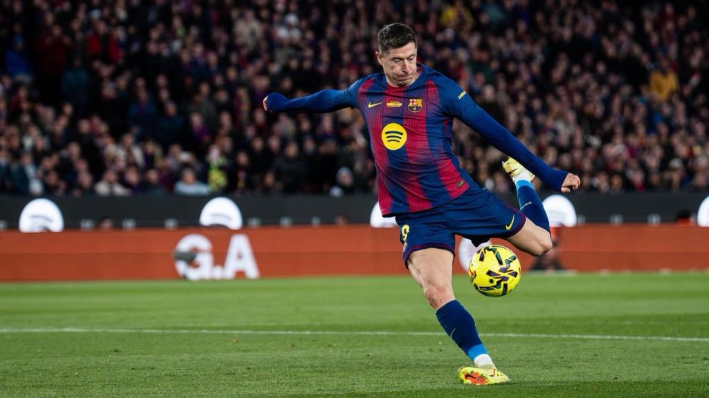 ¡Robert Lewandowski ya entrena desde hoy con una máscara protectora!

El delantero polaco podría tener minutos en el importante partio del sábado ante el Athletic Club.

[Vía <a href="/monfortcarlos/">Carlos Monfort</a> ]