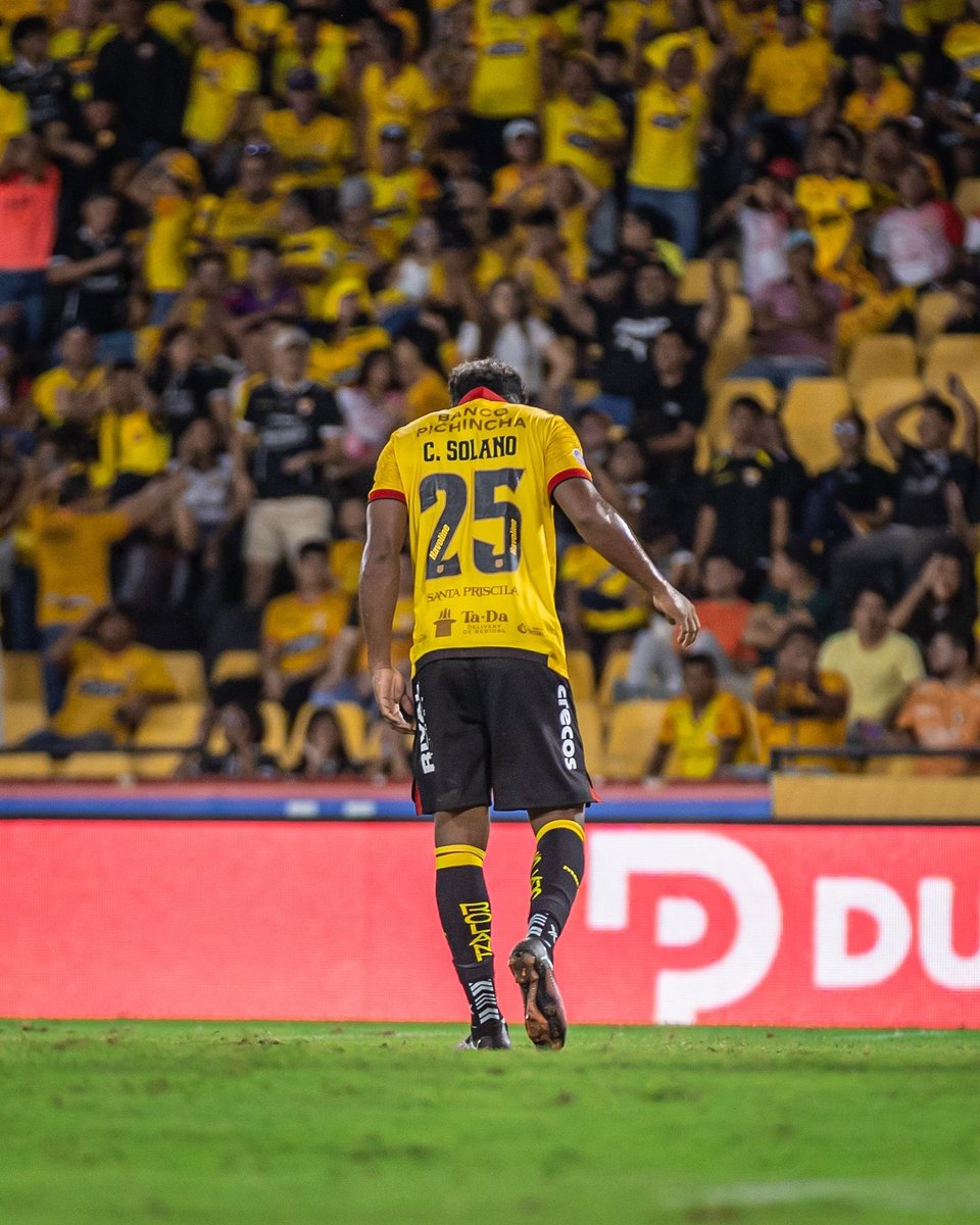BSCIdoloEc's tweet photo. ⚽ El volante ecuatoriano se sinceró sobre lo que significa jugar en el equipo más grande del país y admitió que se quedó con una "espinita" clavada:

📌 La presión: "Barcelona es un equipo grande. Traté de aportar lo que pude". https://t.co/WqkxVuHRz1