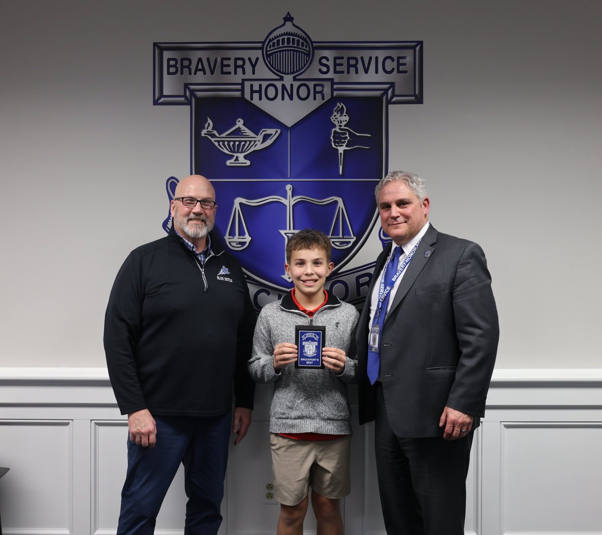 BrockportCSD's tweet photo. ⭐️Proud Brockport moment! 

OMS seventh grader CJ Piatt received a Brockport’s Best Award for courageously helping a choking classmate. His quick thinking, bravery and willingness to help others make us incredibly proud! 

🔗Read more about it here: https://t.co/1CfL6kz8Tv https://t.co/dYPWZDcNfB