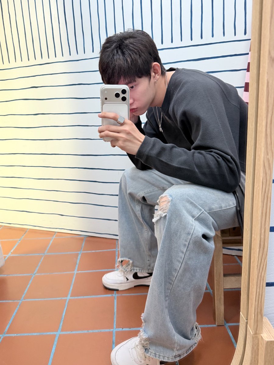 llafolk_ tweet media