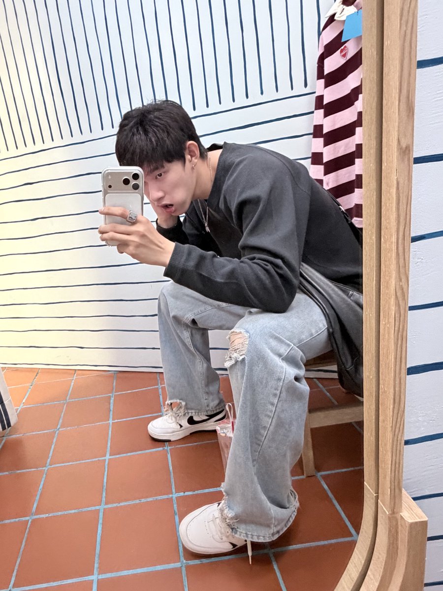 llafolk_ tweet media