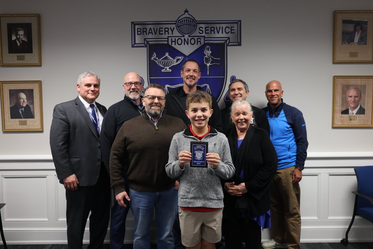 BrockportCSD's tweet photo. ⭐️Proud Brockport moment! 

OMS seventh grader CJ Piatt received a Brockport’s Best Award for courageously helping a choking classmate. His quick thinking, bravery and willingness to help others make us incredibly proud! 

🔗Read more about it here: https://t.co/1CfL6kz8Tv https://t.co/dYPWZDcNfB