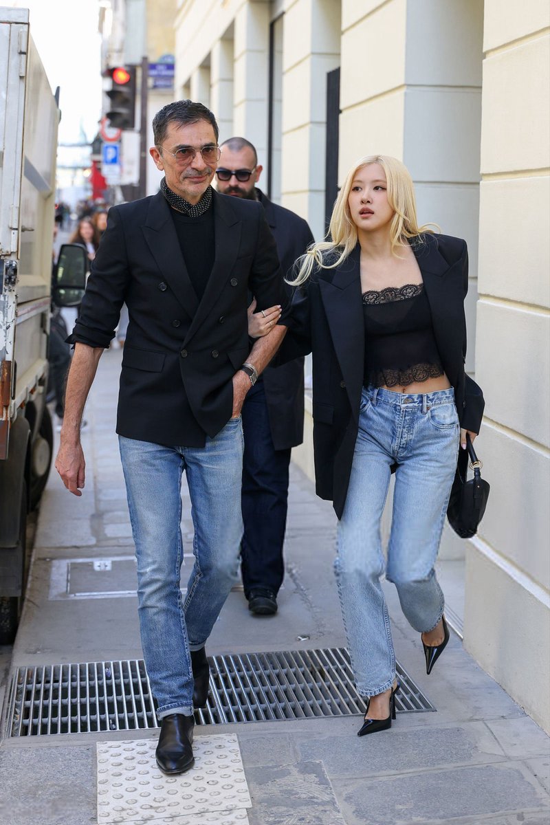 Rosé and Emmanuel 🌟🌟

ROSÉ SAINT LAURENT WW26
#SAINTLAURENT #ParisFashionWeek
#ROSÉ <a href="/numberoneHQ/">numberoneHQ</a>