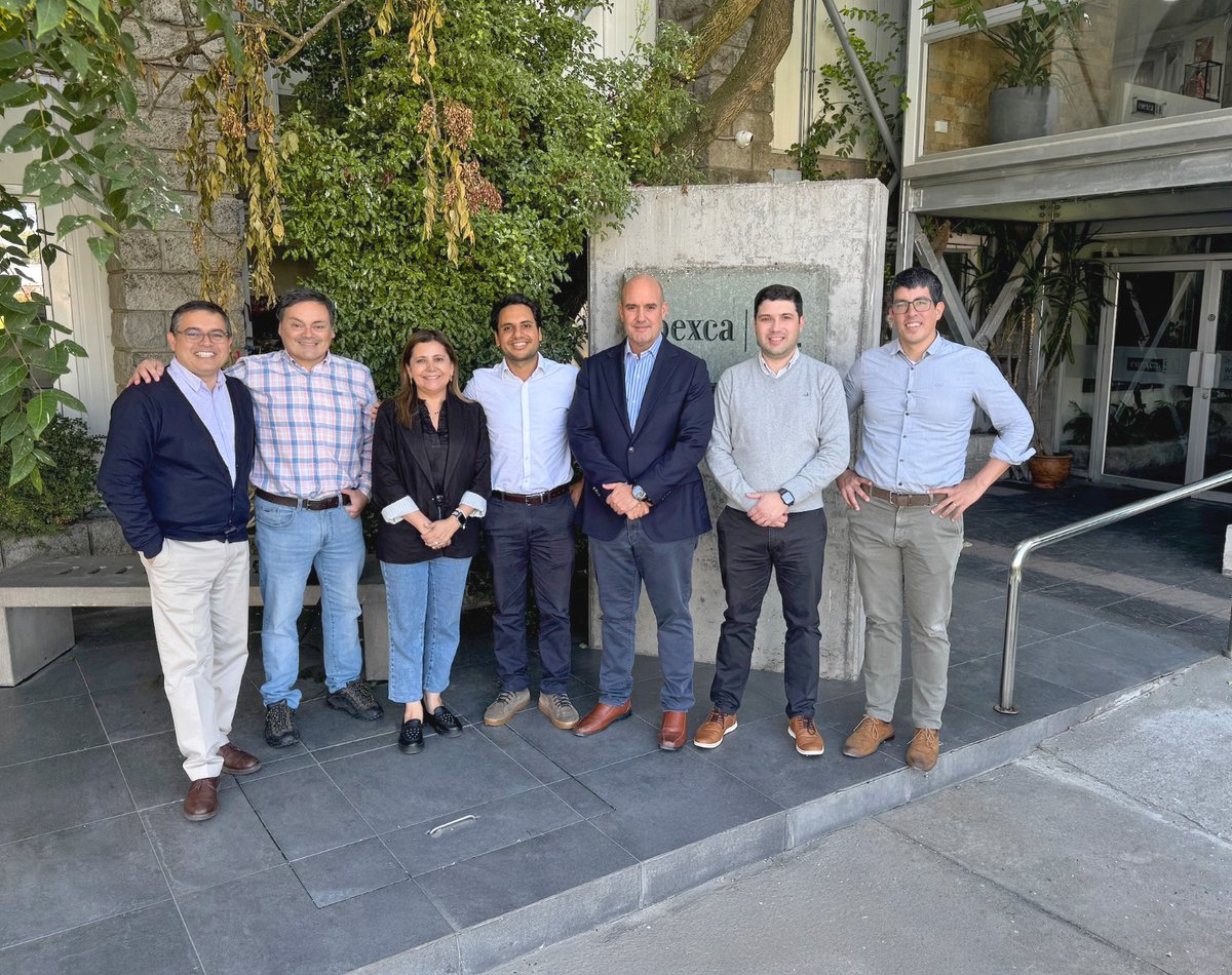 Ejecutivos de Banco Santander visitó la casa matriz de #Coexca S.A. Fueron recibidos por el CFO Maximiliano Gallegos y el Subgerente Corporativo de Administración y Finanzas, Raúl Zamora. Dialogaron sobre proyectos, proyecciones de crecimiento, inversiones y desafíos para 2026.