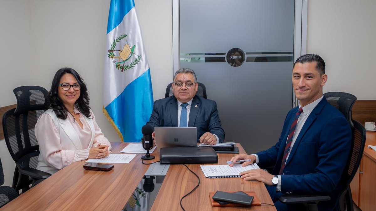 DiariodeCA's tweet image. #EnElPaísDCA | @MinexGt  inaugura nuevo Centros de Impresión de Pasaportes en México

El Ministerio de Relaciones Exteriores (#MINEX) inauguró los primeros Centros de Impresión de Pasaportes (CIP) de Guatemala en territorio mexicano, ubicados en el Consulado General de Guatemala